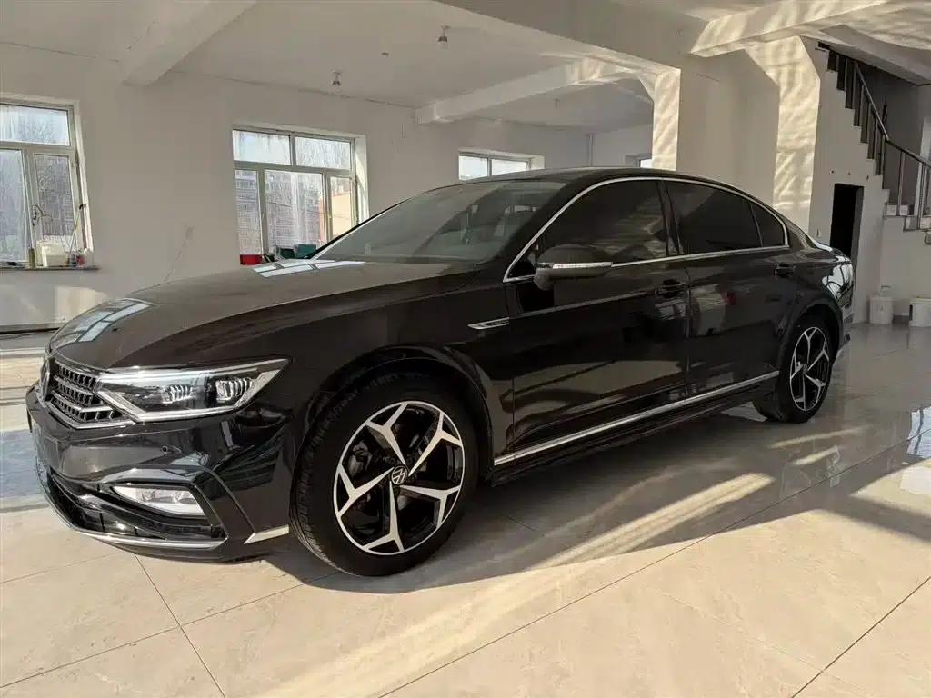 Volkswagen Magotan 2023 2 Millionth Unit Commemorative Edition 330TSI DSG Leading Model — миниатюра 1