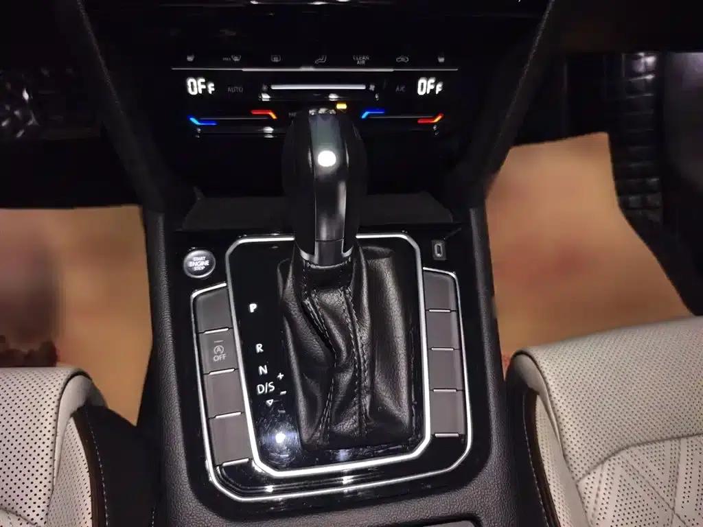 Volkswagen Magotan 2023 2 Millionth Unit Commemorative Edition 330TSI DSG Leading Model — миниатюра 11