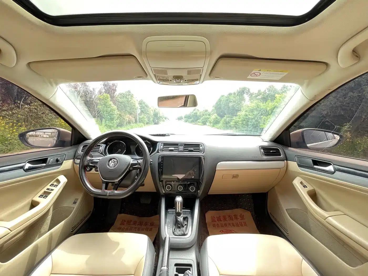 2015 Volkswagen Sagitar 1.6L Automatic Comfort Model — миниатюра 12