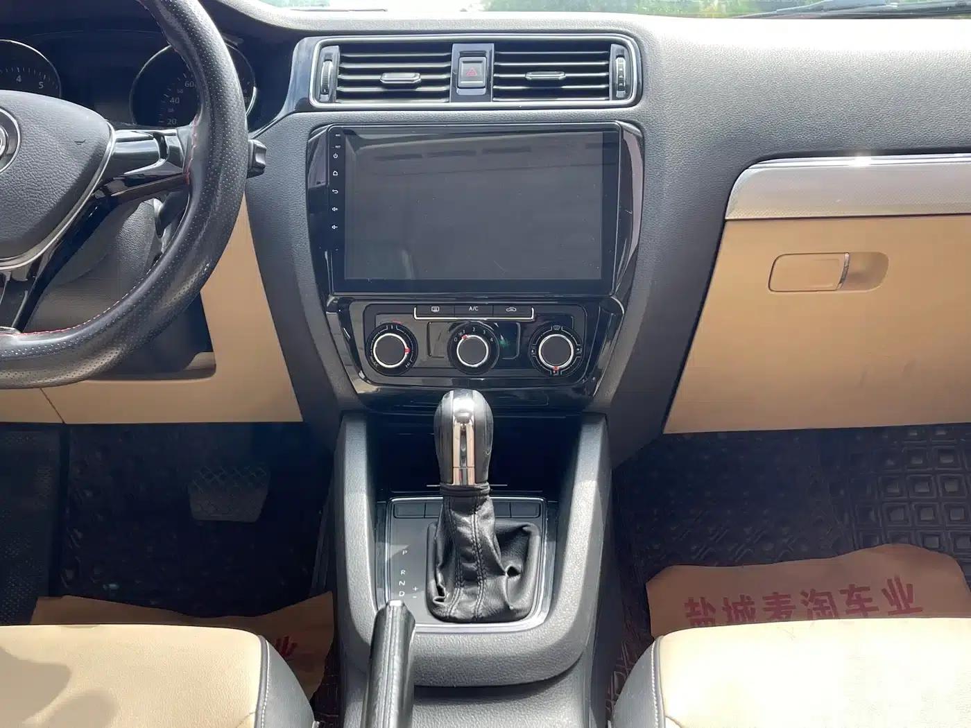 2015 Volkswagen Sagitar 1.6L Automatic Comfort Model — миниатюра 13