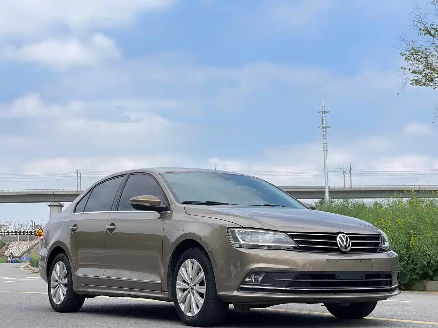 2015 Volkswagen Sagitar 1.6L Automatic Comfort Model — миниатюра 3