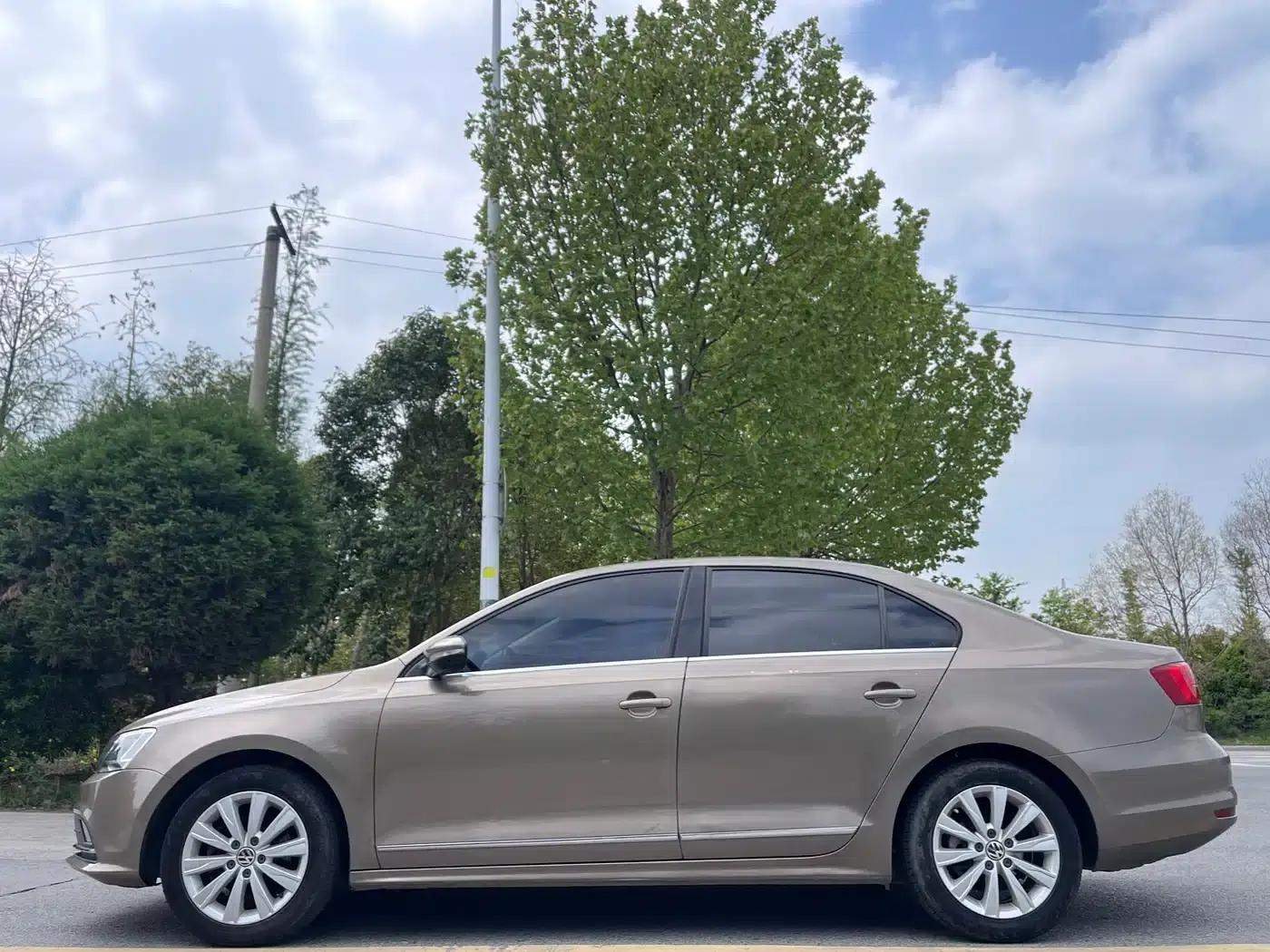 2015 Volkswagen Sagitar 1.6L Automatic Comfort Model — миниатюра 4
