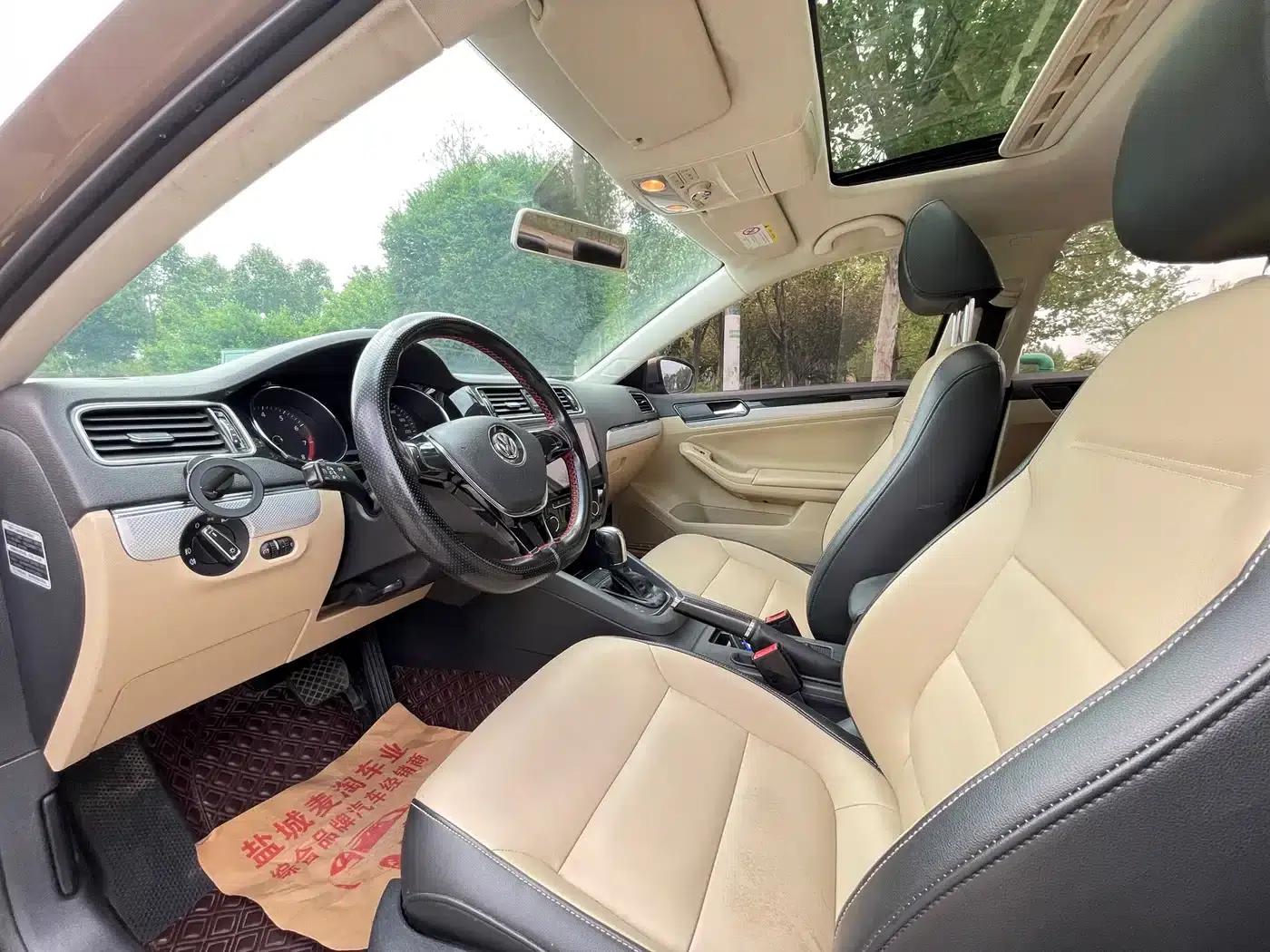 2015 Volkswagen Sagitar 1.6L Automatic Comfort Model — миниатюра 8