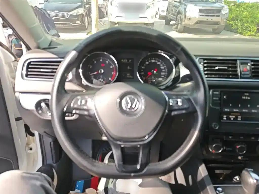 2017 Volkswagen Sagitar 230TSI Automatic Comfort Edition — миниатюра 11
