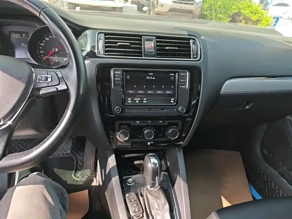 2017 Volkswagen Sagitar 230TSI Automatic Comfort Edition — миниатюра 13