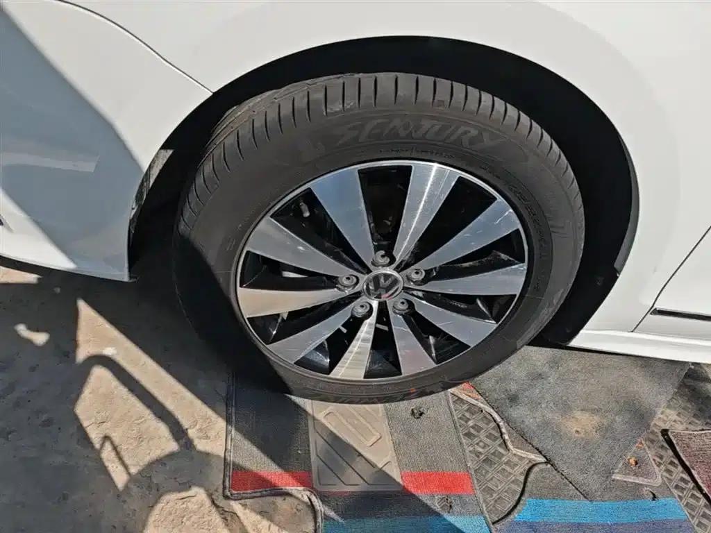 2017 Volkswagen Sagitar 230TSI Automatic Comfort Edition — миниатюра 23