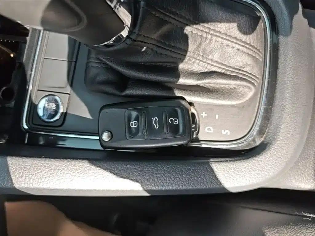 2017 Volkswagen Sagitar 230TSI Automatic Comfort Edition — миниатюра 9