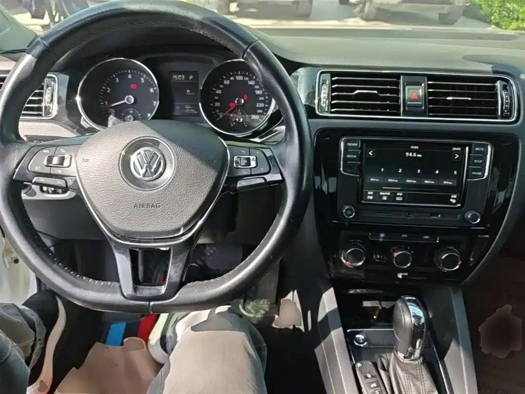 2017 Volkswagen Sagitar 230TSI Automatic Comfort Edition — миниатюра 10