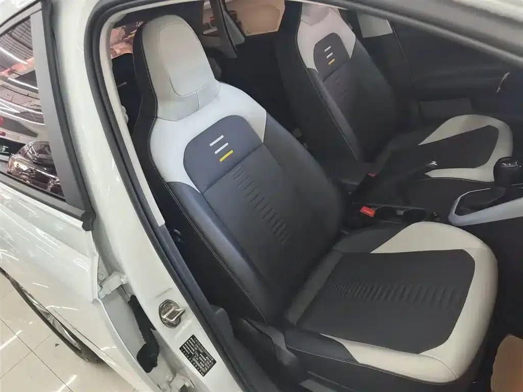 2023 Polo Facelift Plus 1.5L Automatic Colorful Technology Edition — миниатюра 20