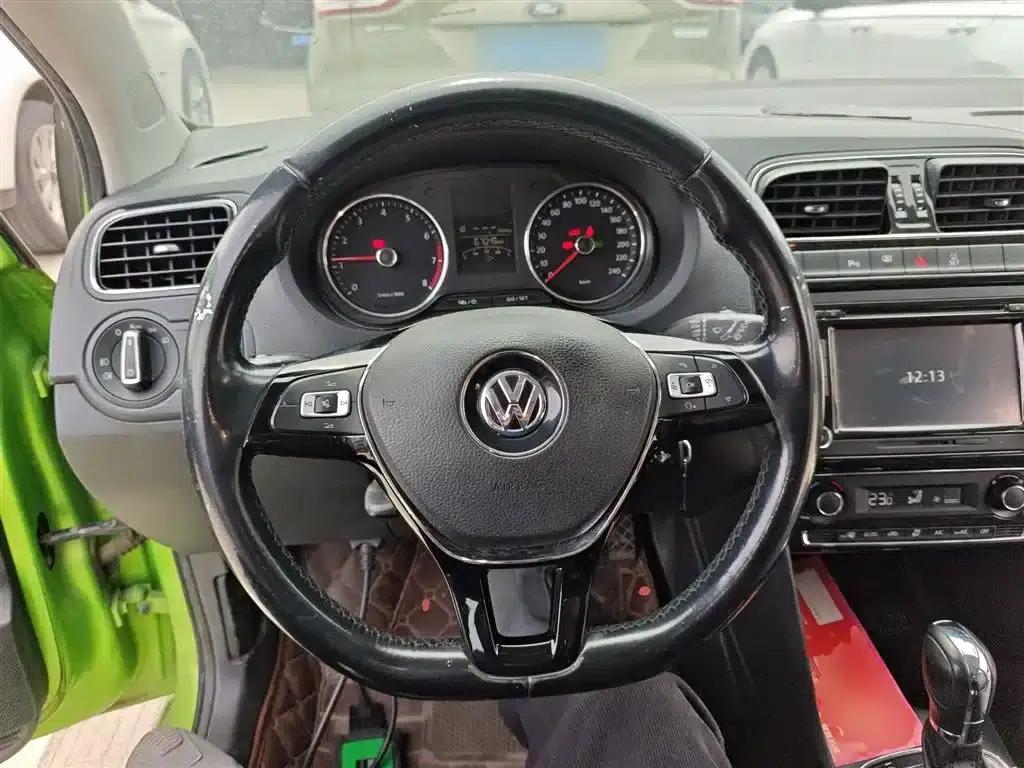 2014 Polo 1.6L Automatic Luxury Edition — миниатюра 11
