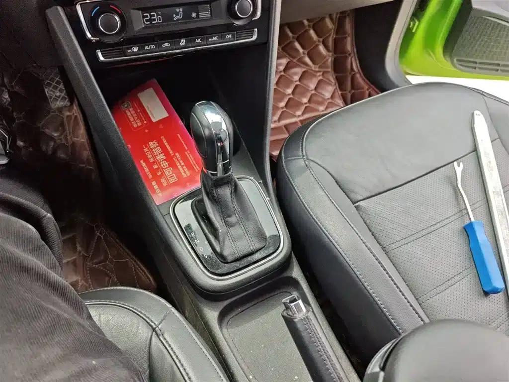 2014 Polo 1.6L Automatic Luxury Edition — миниатюра 14