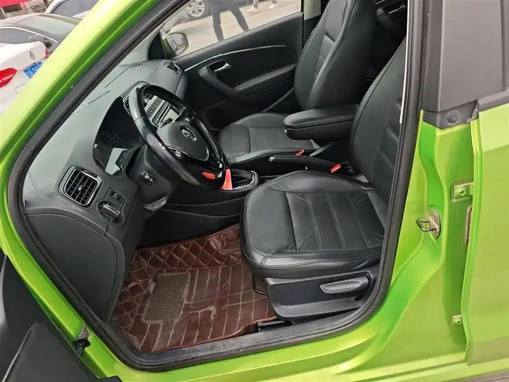 2014 Polo 1.6L Automatic Luxury Edition — миниатюра 15