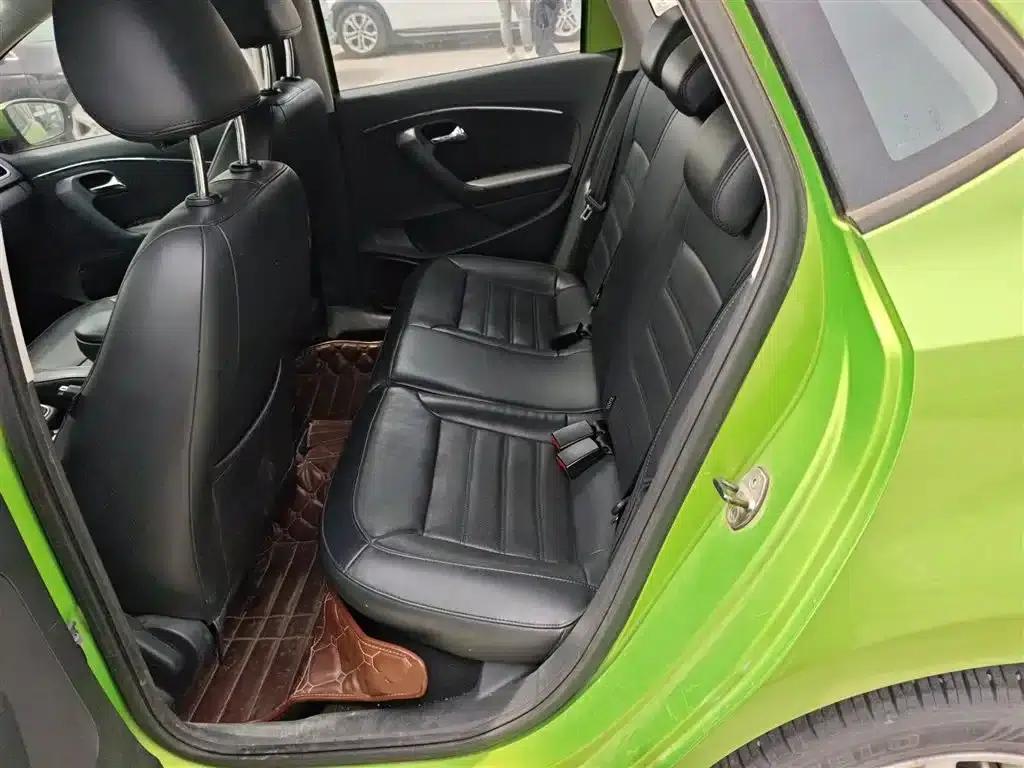 2014 Polo 1.6L Automatic Luxury Edition — миниатюра 17