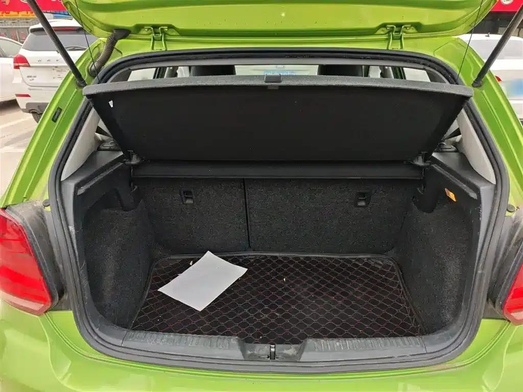 2014 Polo 1.6L Automatic Luxury Edition — миниатюра 19