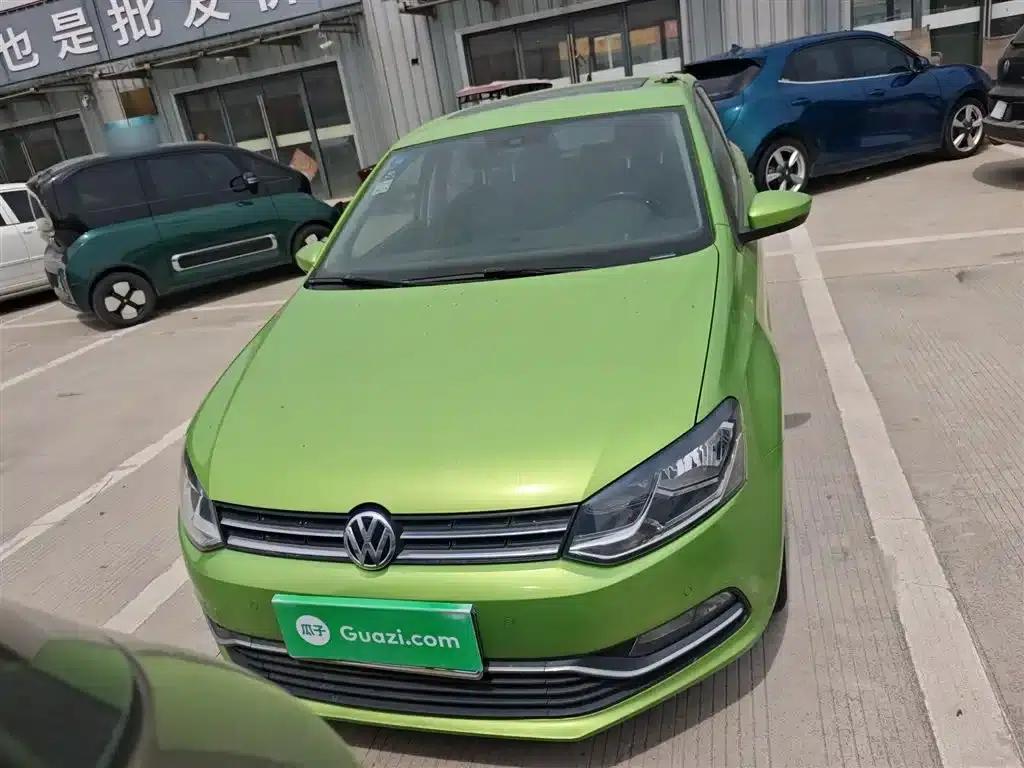2014 Polo 1.6L Automatic Luxury Edition — миниатюра 3