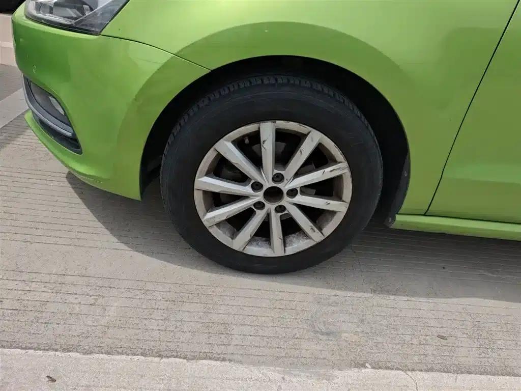 2014 Polo 1.6L Automatic Luxury Edition — миниатюра 23