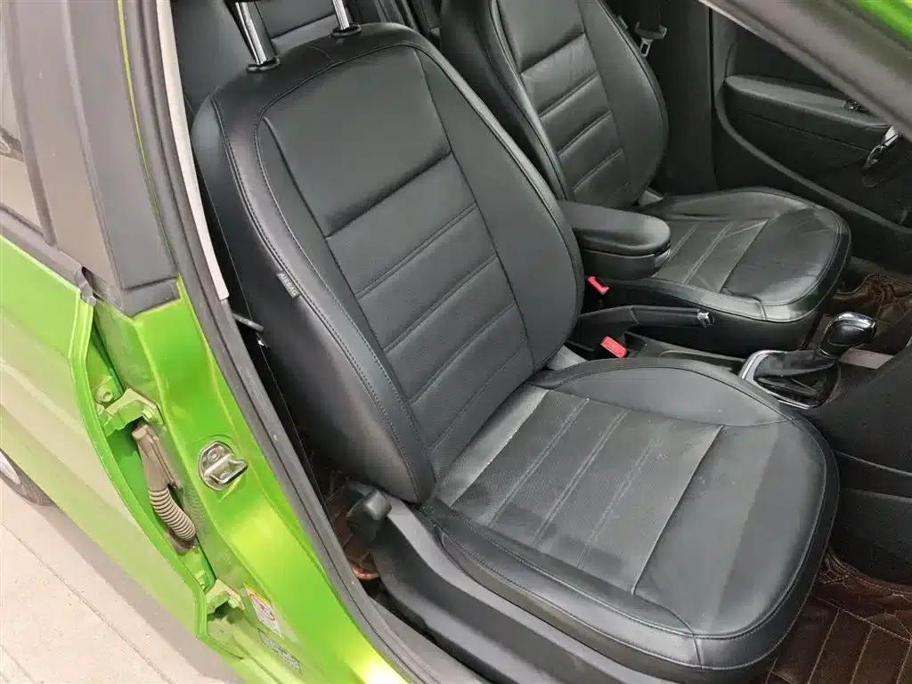 2014 Polo 1.6L Automatic Luxury Edition — миниатюра 25