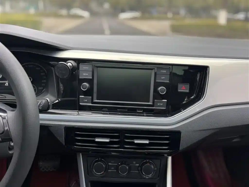 2019 Polo Plus 1.5L Automatic Colorful Technology Edition — миниатюра 13