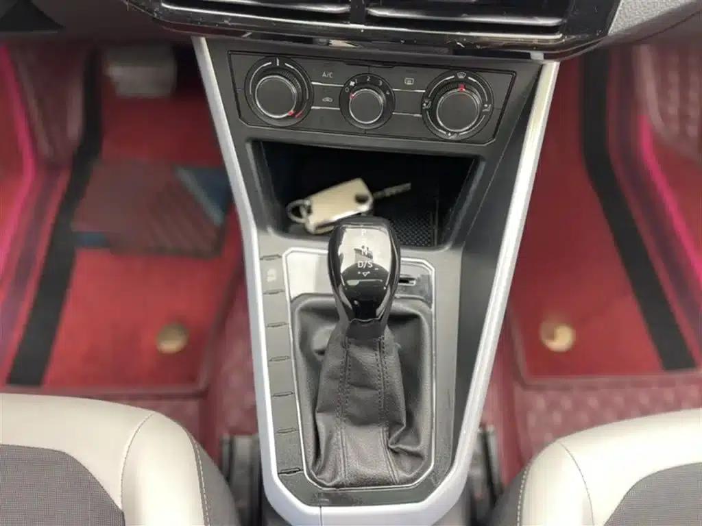 2019 Polo Plus 1.5L Automatic Colorful Technology Edition — миниатюра 14