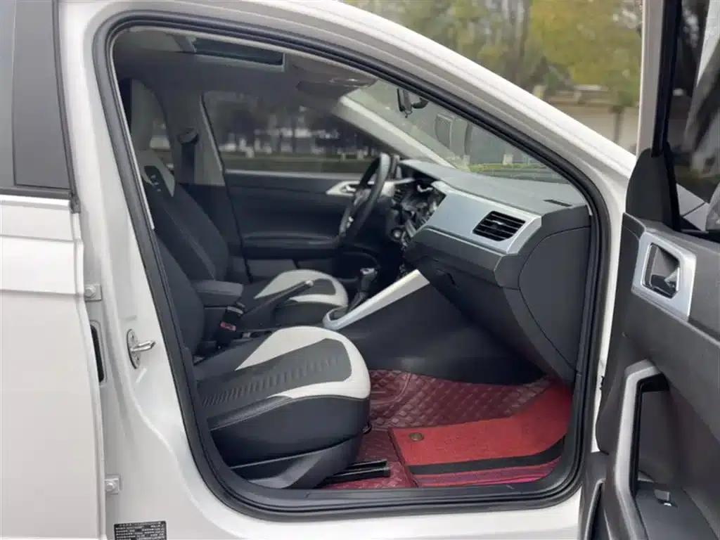 2019 Polo Plus 1.5L Automatic Colorful Technology Edition — миниатюра 20