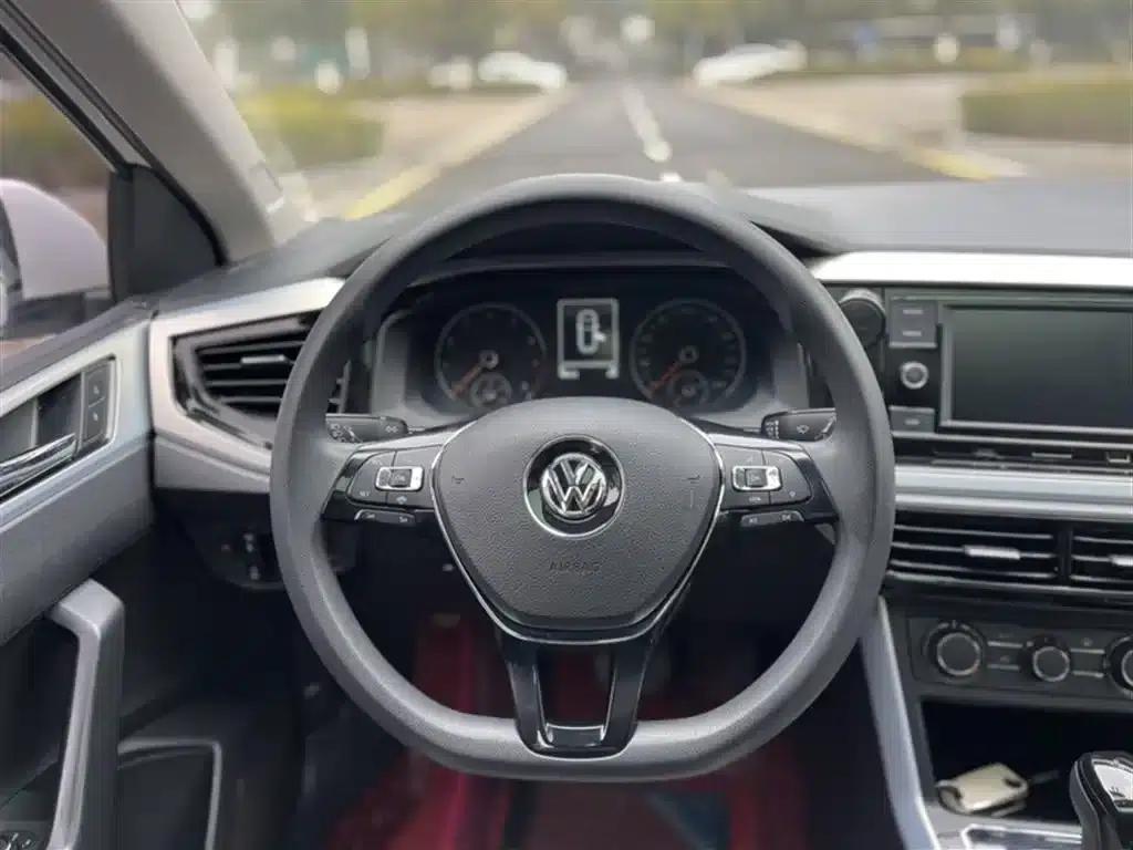 2019 Polo Plus 1.5L Automatic Colorful Technology Edition — миниатюра 3