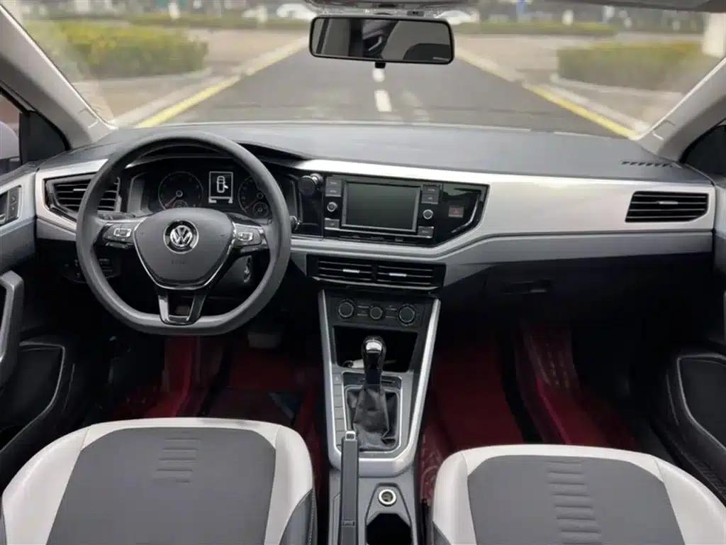 2019 Polo Plus 1.5L Automatic Colorful Technology Edition — миниатюра 4