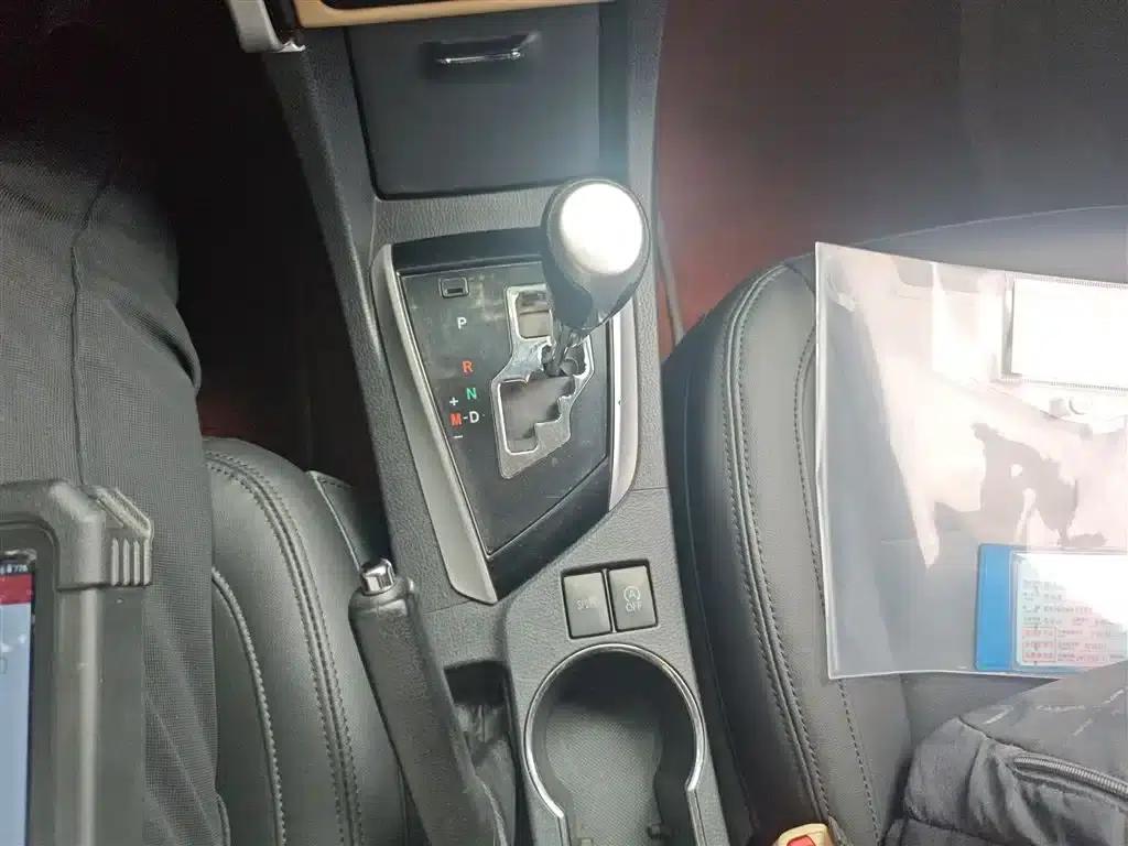 2017 Corolla Facelift 1.2T S-CVT GL-i Leather Edition — миниатюра 14