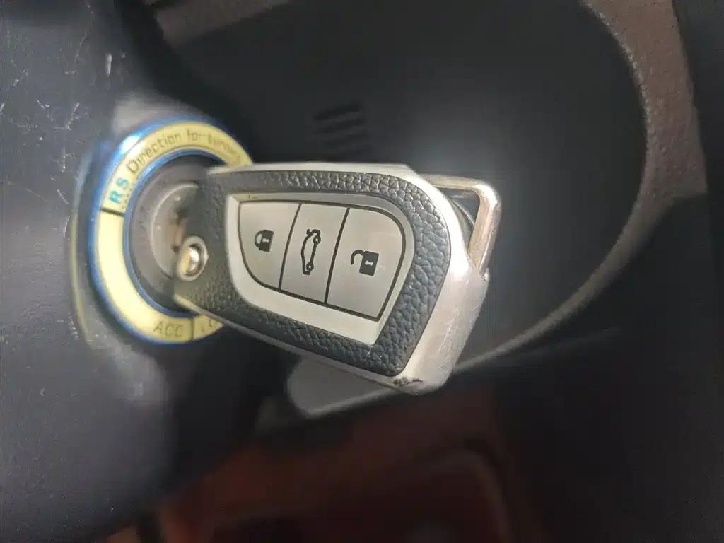 2017 Corolla Facelift 1.2T S-CVT GL-i Leather Edition — миниатюра 9