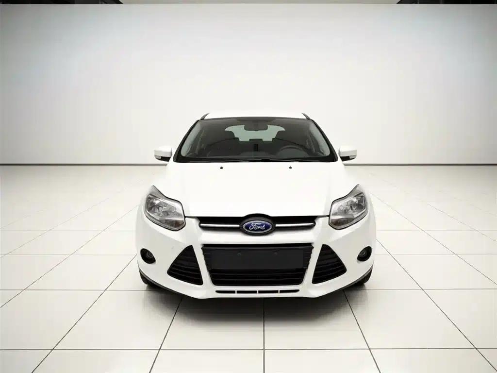 Ford Focus 2012 Sedan 1.6L Automatic Comfort — миниатюра 3