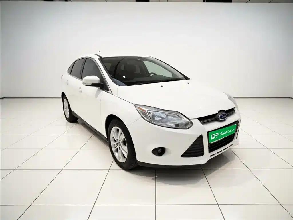 Ford Focus 2012 Sedan 1.6L Automatic Comfort — миниатюра 4