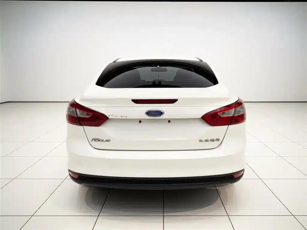 Ford Focus 2012 Sedan 1.6L Automatic Comfort — миниатюра 6