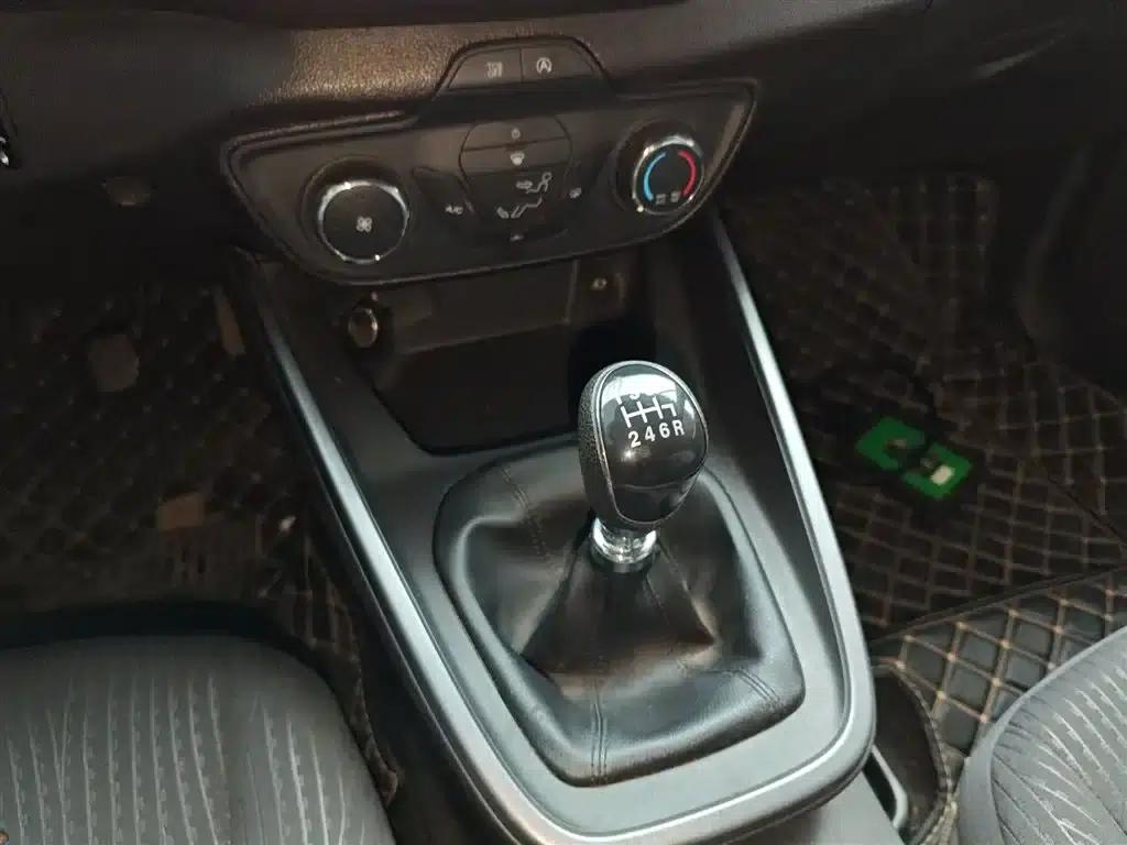 Ford Focus 2019 Facelift 1.5L Manual Premium Edition (Tire Pressure Monitoring) China VI Emission Standard — миниатюра 14