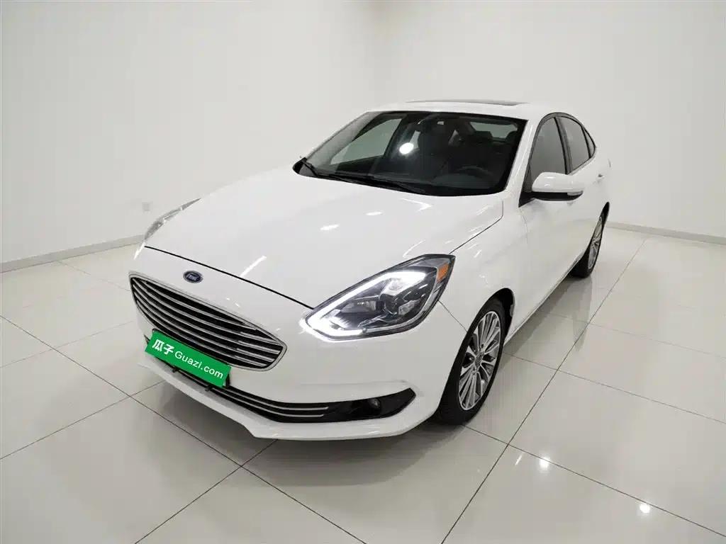 Ford Focus 2019 EcoBoost 125 Automatic Premium Edition — миниатюра 1
