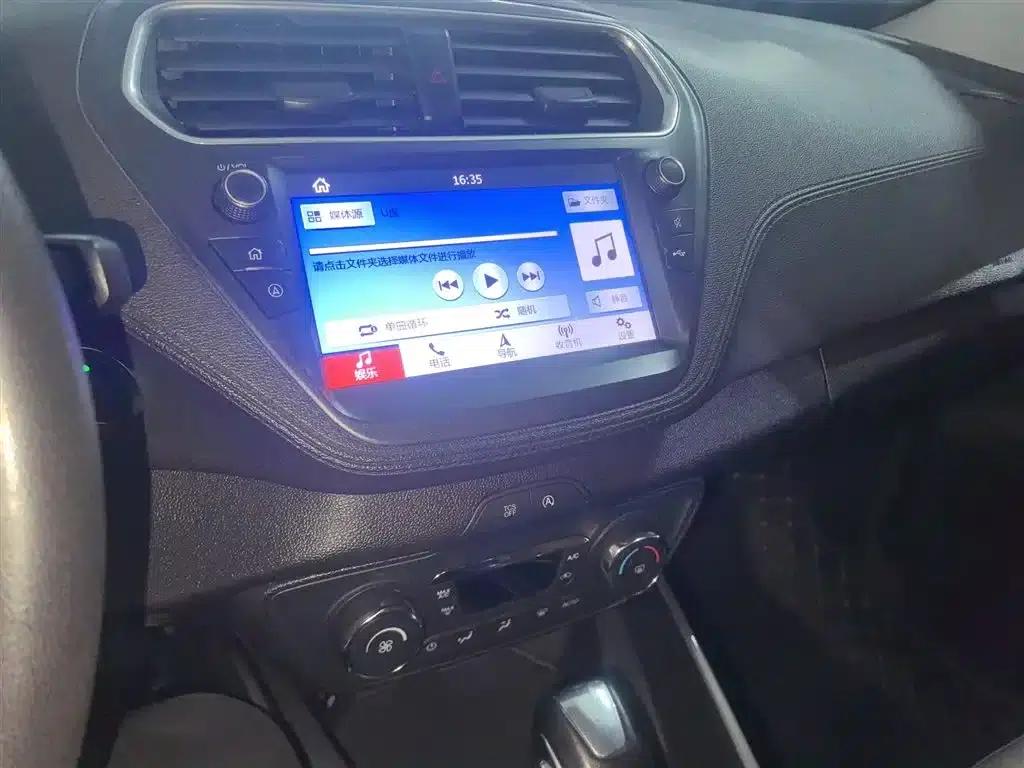 Ford Focus 2019 EcoBoost 125 Automatic Premium Edition — миниатюра 13
