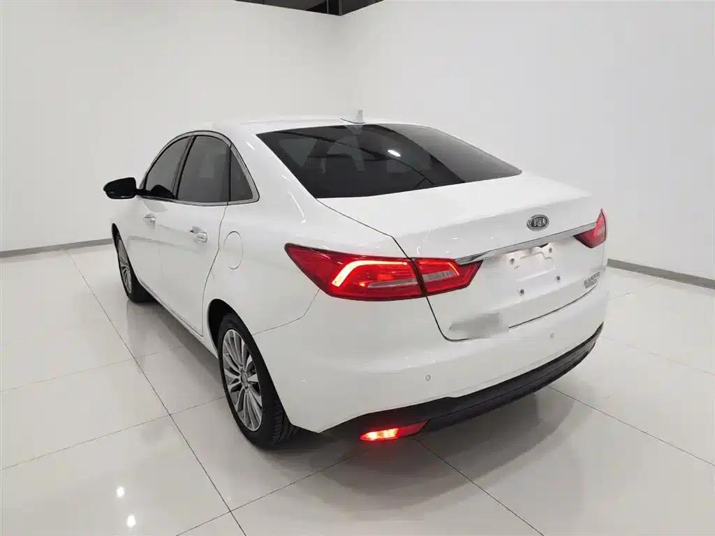 Ford Focus 2019 EcoBoost 125 Automatic Premium Edition — миниатюра 5