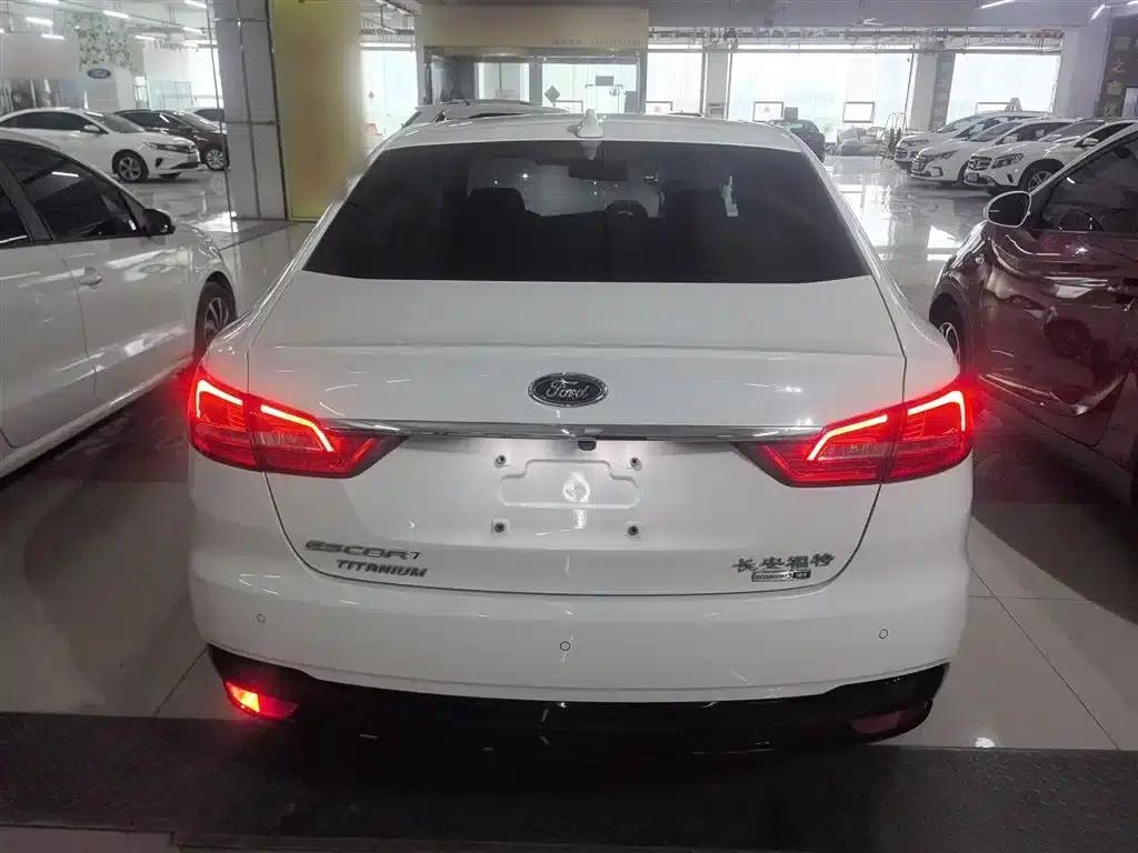 Ford Focus 2019 EcoBoost 125 Automatic Premium Edition — миниатюра 6