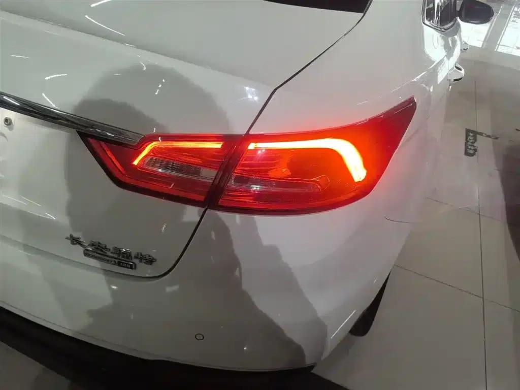 Ford Focus 2019 EcoBoost 125 Automatic Premium Edition — миниатюра 8