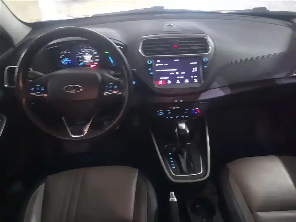 Ford Focus 2019 EcoBoost 125 Automatic Premium Edition — миниатюра 10
