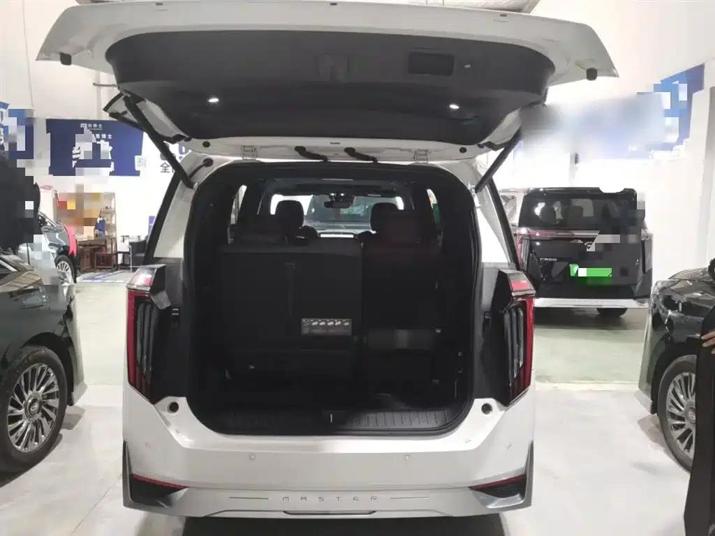 Trumpchi M8 2023 Master Series Hybrid Flagship Edition — миниатюра 19