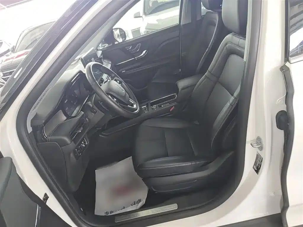 2022 Toyota Adventurer Facelift 2.0T 2WD Premium Edition — миниатюра 11