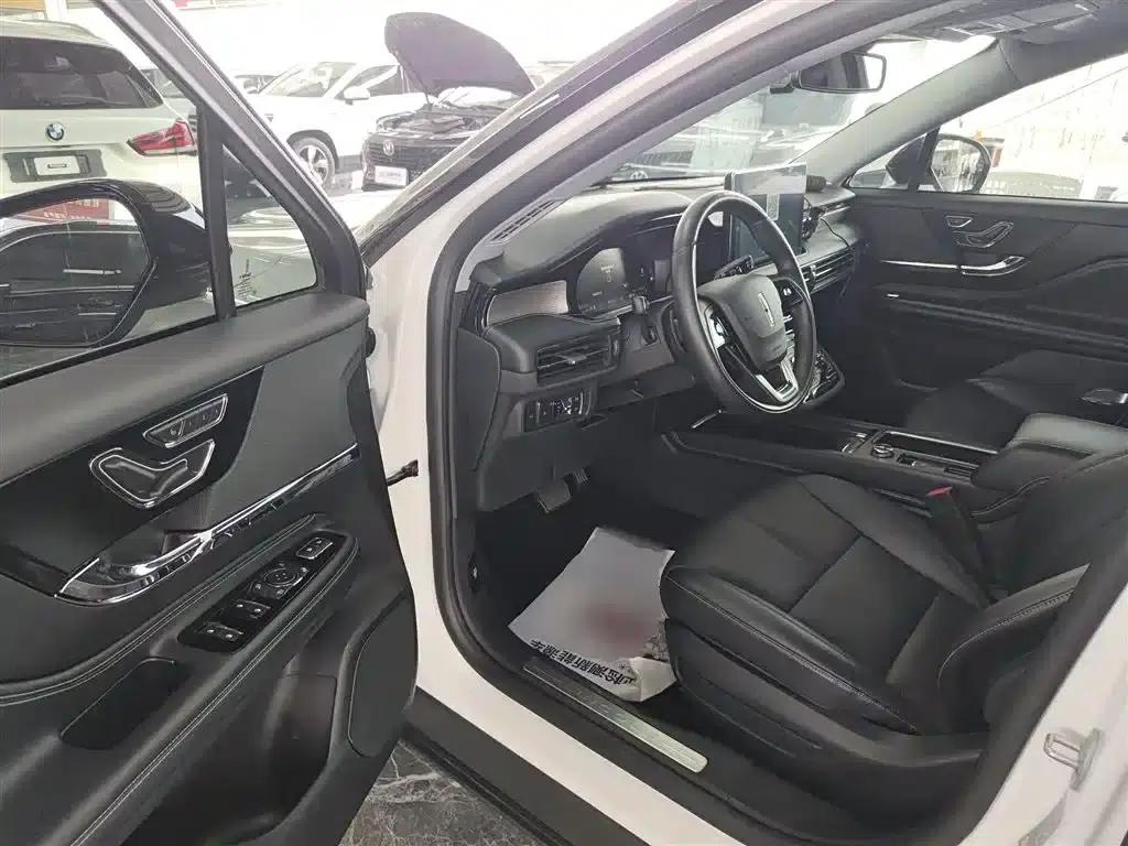 2022 Toyota Adventurer Facelift 2.0T 2WD Premium Edition — миниатюра 12