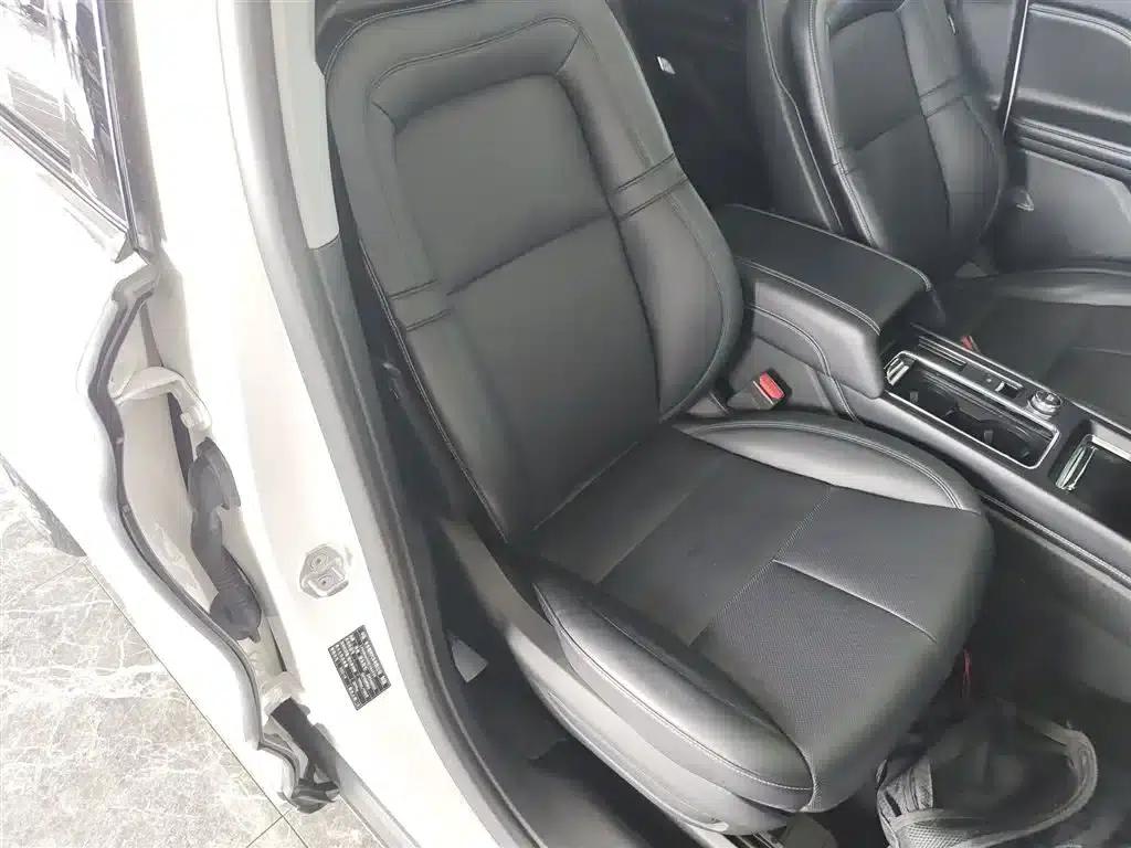 2022 Toyota Adventurer Facelift 2.0T 2WD Premium Edition — миниатюра 20