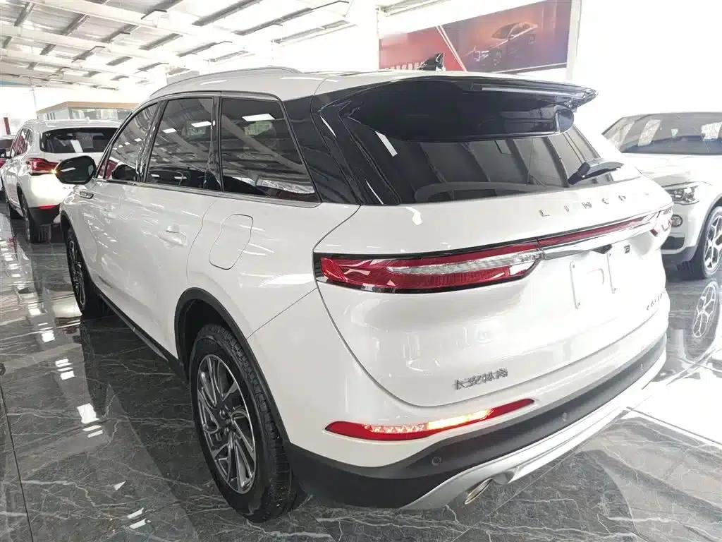 2022 Toyota Adventurer Facelift 2.0T 2WD Premium Edition — миниатюра 23