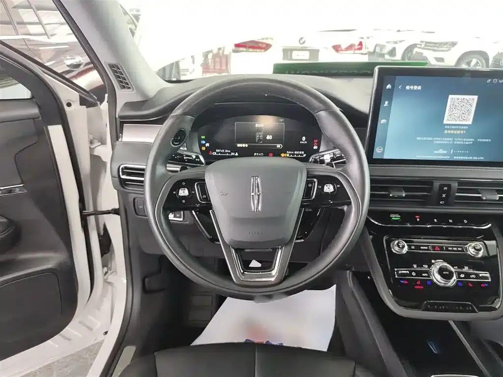 2022 Toyota Adventurer Facelift 2.0T 2WD Premium Edition — миниатюра 7