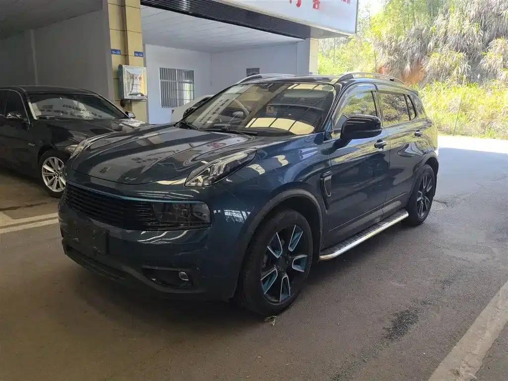 Lynk & Co 01 2017 2.0T 2WD Pro Edition — миниатюра 1