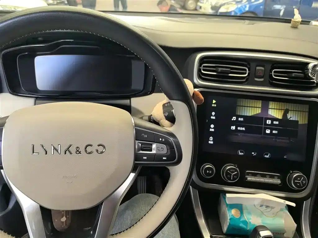 Lynk & Co 01 2017 2.0T 2WD Pro Edition — миниатюра 10