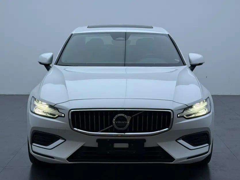 Volvo S60 2023 B4 Zhiyuan Luxury Edition — миниатюра 3