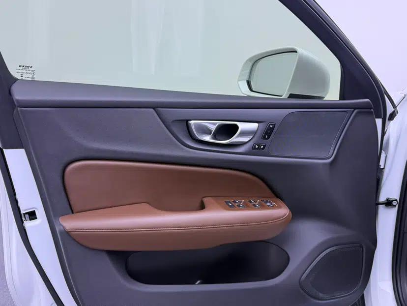 Volvo S60 2023 B4 Zhiyuan Luxury Edition — миниатюра 30
