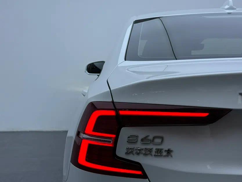Volvo S60 2023 B4 Zhiyuan Luxury Edition — миниатюра 7
