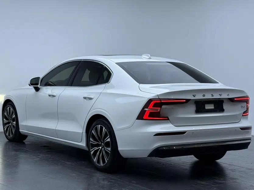 Volvo S60 2023 B4 Zhiyuan Luxury Edition — миниатюра 8